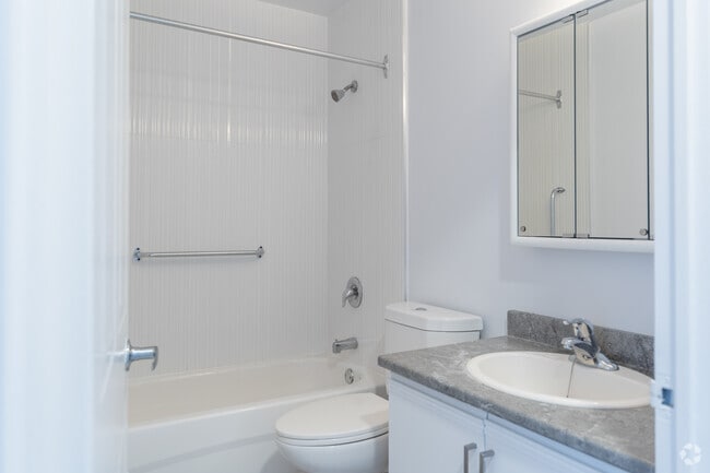 2BR, 1.5BA - 1050SF - Bathroom - Margaret Place