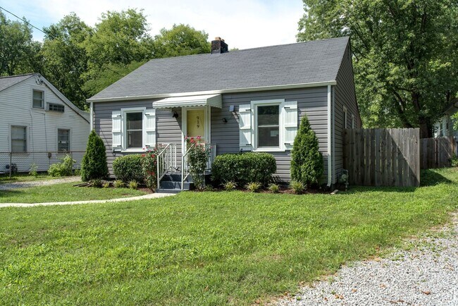 Building Photo - Cute and Cozy Home in Cleveland Park, Walk to Mas Tacos and The Pharmacy, Minutes to Five Points,...