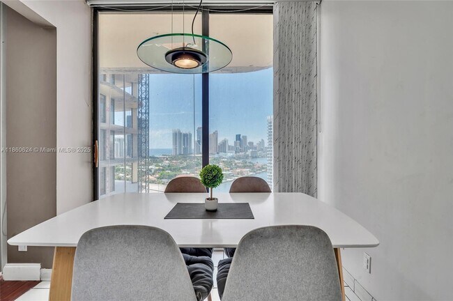 Foto del edificio - 19355 Turnberry Way