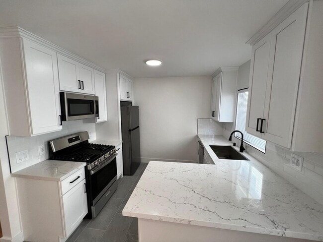 Building Photo - 3408 Mentone Ave