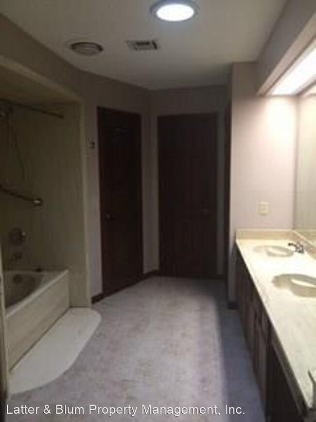 Building Photo - 3 br, 2.5 bath House - 14 Carriage Ln.