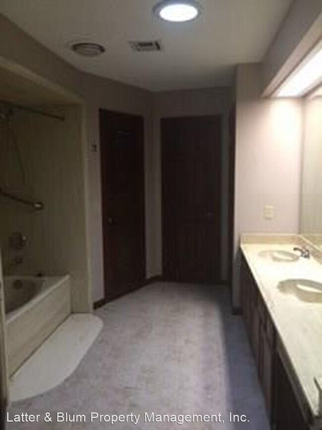Foto del edificio - 3 br, 2.5 bath House - 14 Carriage Ln.