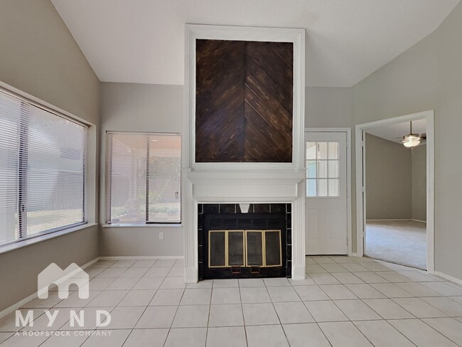 Building Photo - 10826 Riana Dr