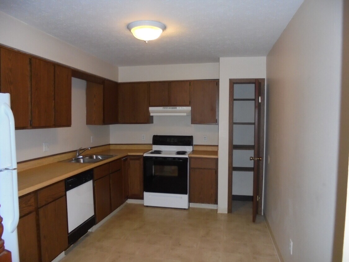 6321 St Andrews Dr, Canfield, OH 44406 Apartments in Canfield, OH