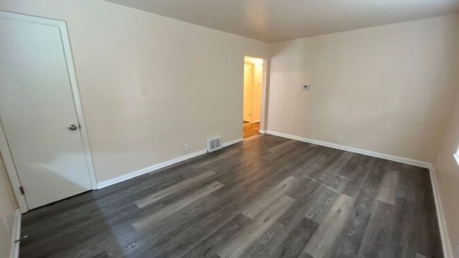 Building Photo - Don't miss out call RENU Property Manageme...