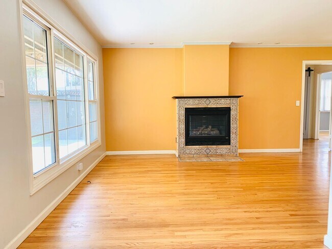 Foto del edificio - Beautiful 3BD/1BA Home Available in Allied...