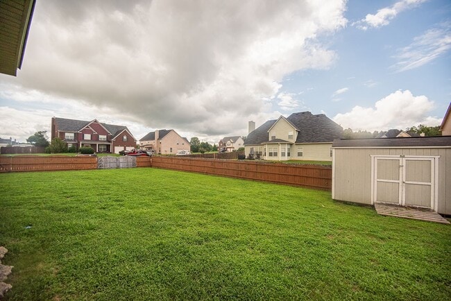 Building Photo - Beautiful home available today!