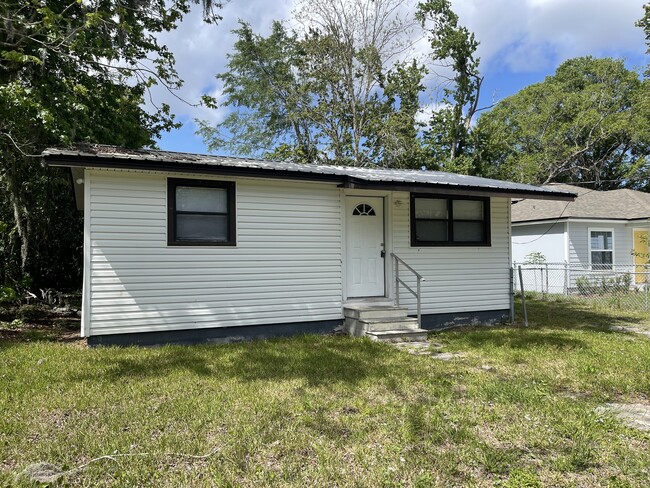 Photo - 5435 Amazon Ave House