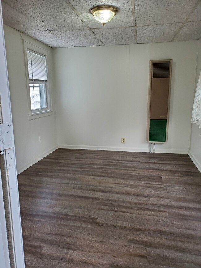 Entry/dining room - 2005 40th St