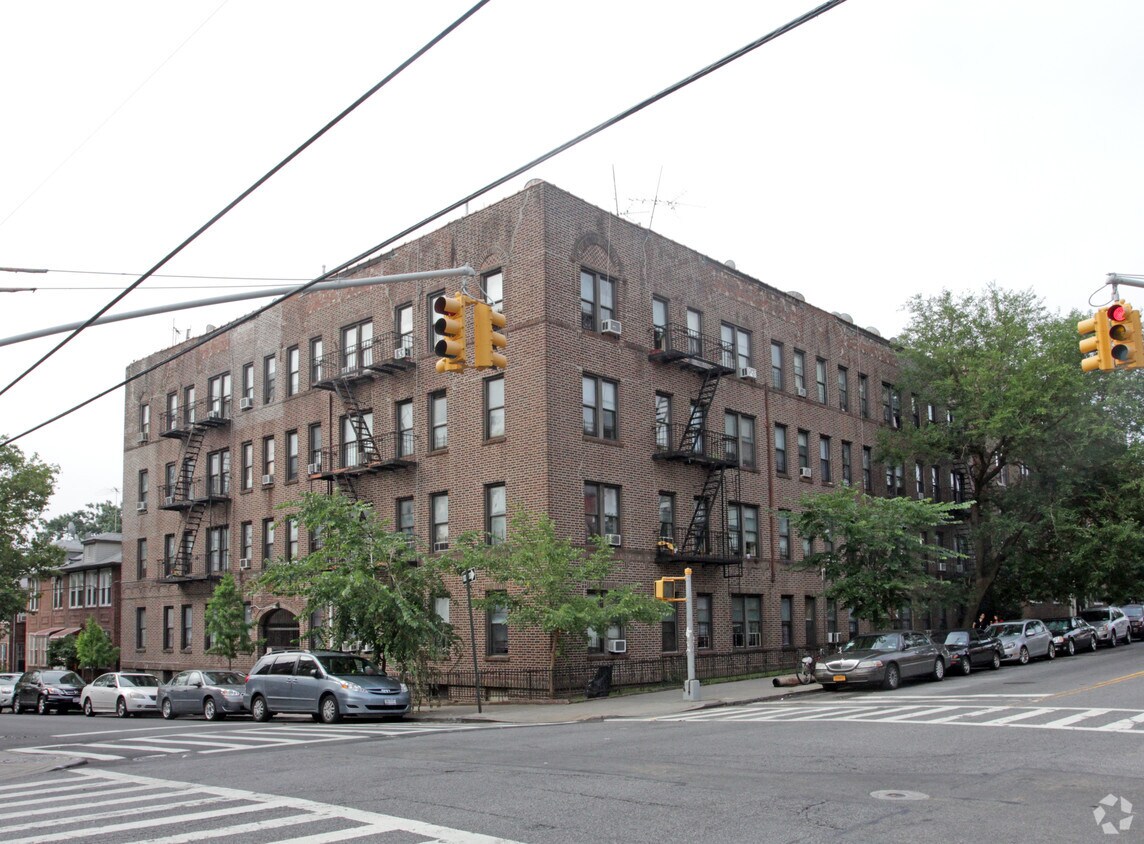 Primary Photo - 902 43rd St