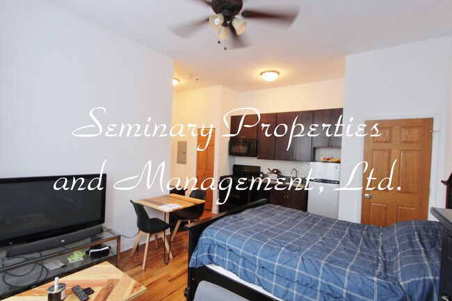 Foto del edificio - Bright and sunny rehabbed studio apartment with dishwasher  near the brown line and METRA