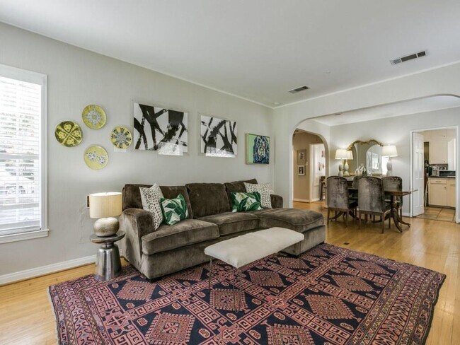 Foto del edificio - Kessler Park home for lease