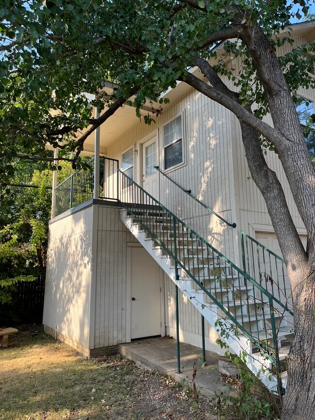 Building Photo - 3533 Bellaire Dr S