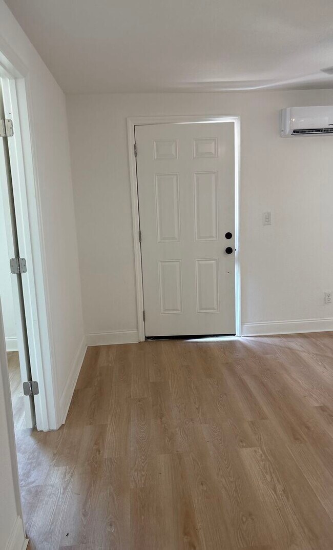 Foto del edificio - 4605 N Hubert Ave
