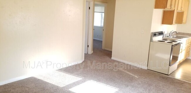 Building Photo - 1379 W 900 S