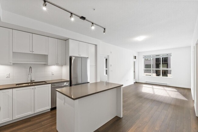 Photo du bâtiment - 15735-15785 85 Ave