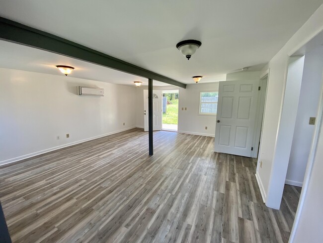 Foto del edificio - 2745 Upward Rd