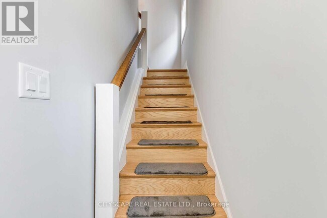 Photo du bâtiment - 370 Strathmore Blvd