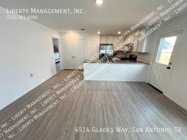 Foto del edificio - 4514 Glades Wy