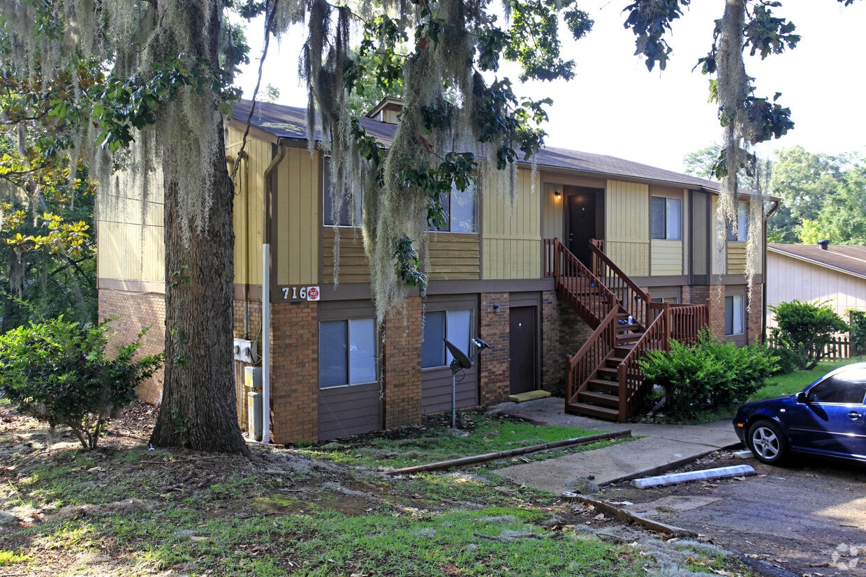 Primary Photo - 716 Pointe Ct
