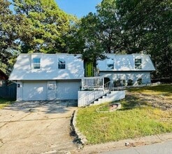 Building Photo - 1209 E Twin Lakes Dr