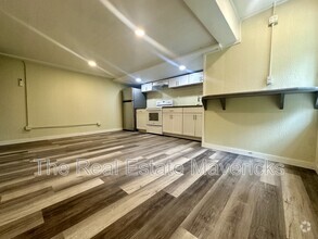 Building Photo - 5640 US-41
