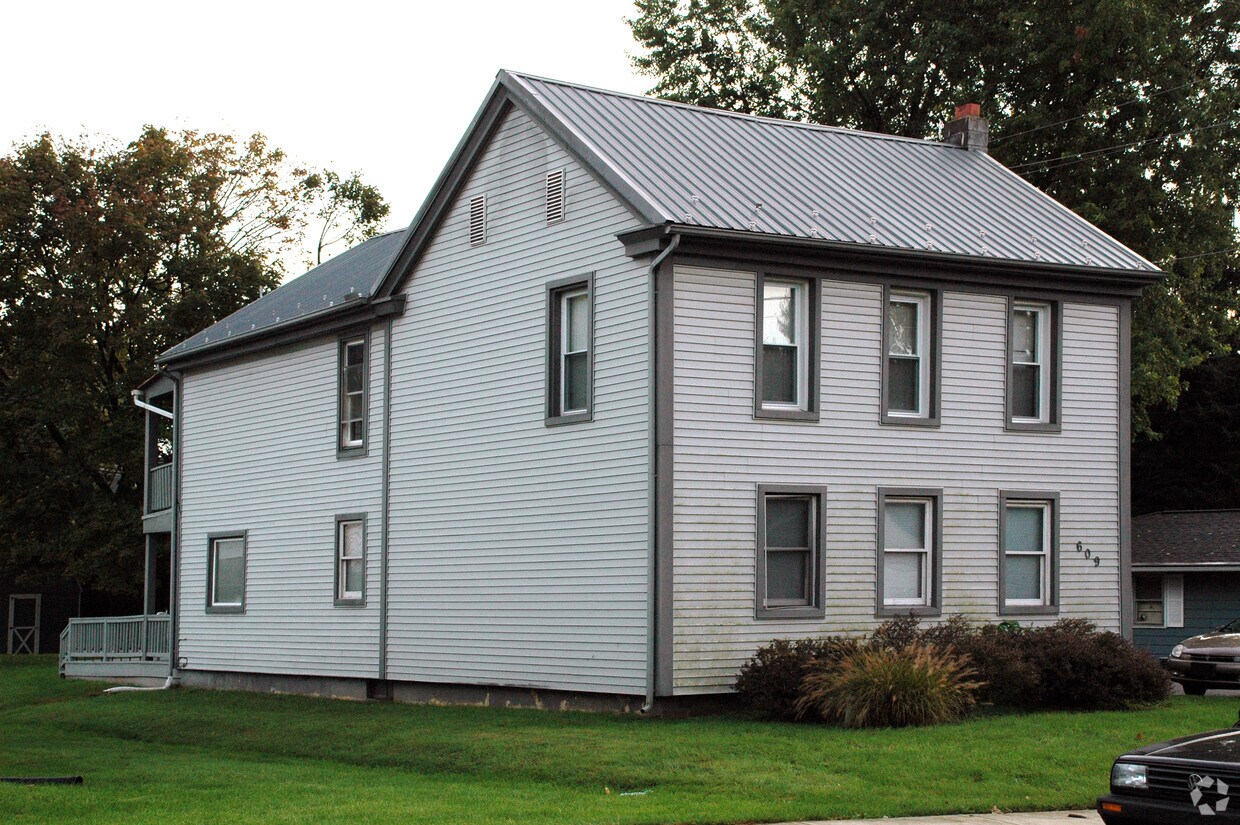 609 W 2nd St, Hummelstown, PA 17036 Apartments in Hummelstown, PA