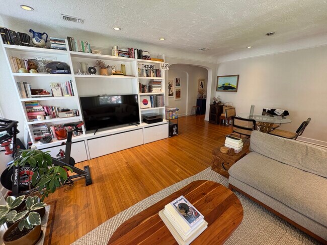 Foto del edificio - 1331 S Sycamore Ave