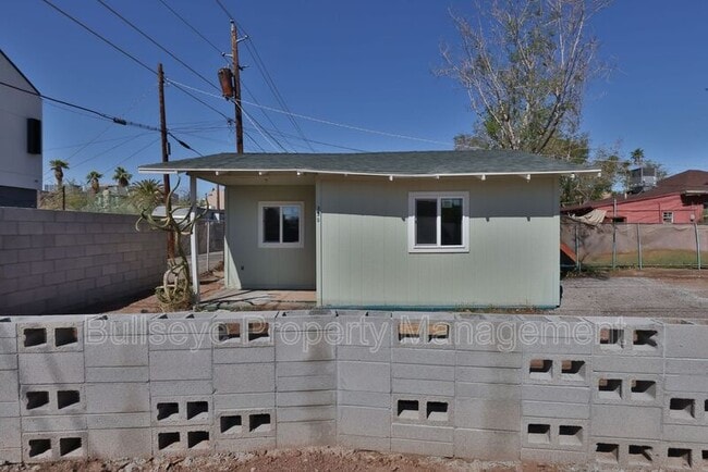 Building Photo - 830 N 10th St