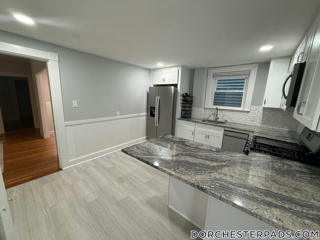 Building Photo - 24 Ventura St