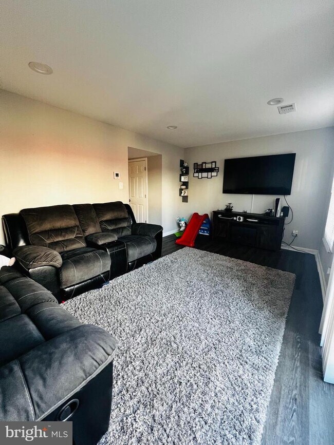 14742 Hackwood St, Woodbridge, VA 22191 Townhome Rentals in