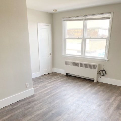 Bedroom with walk-in closet - 181 King St E