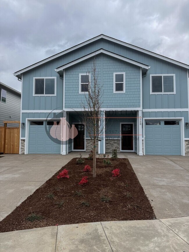 Building Photo - 1333-1335 Oppek St NE