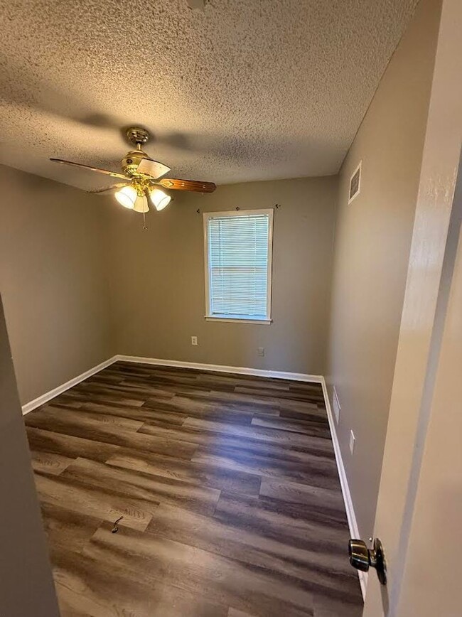 Building Photo - 4 Success Realty is now offering this 3 be...