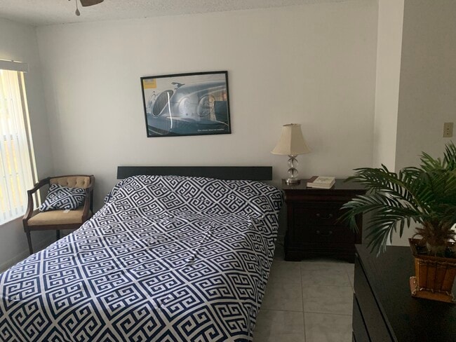 Foto del edificio - 10773 Lazy Lake Dr