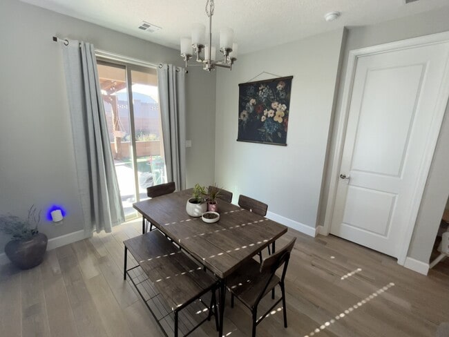 Foto del edificio - 4313 Lauren Lp NE