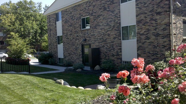 Frente - 1301 S 31st St