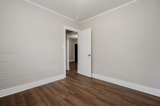 Building Photo - Vouchers Accepted!!! 2 Bedroom