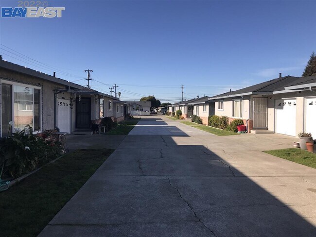 Foto del edificio - 20910 Royal Ave