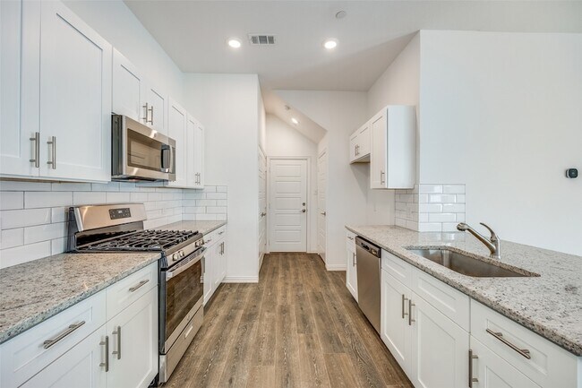Foto del edificio - 2414 Ash Ln
