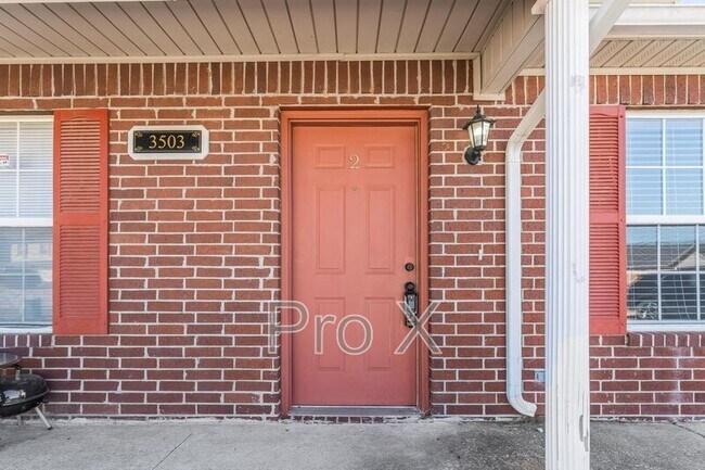 Building Photo - 3503 SW Victoria Pl