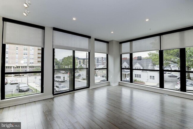 Foto del edificio - 1320 Fenwick Ln