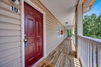 Building Photo - 407 6 John St