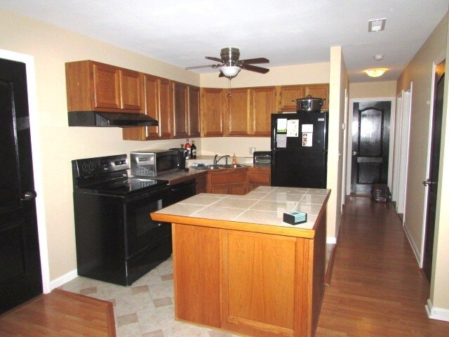 Building Photo - 5311 Country Club Ln