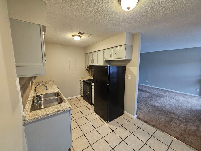 Foto del edificio - 1 Bedroom 1 Bath unit with a Lucky St. Patrick's Day Move in Special!