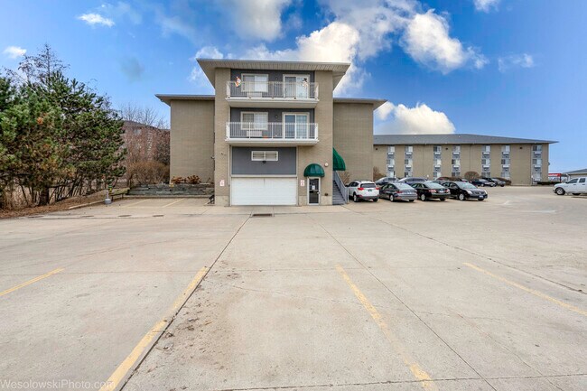 Foto del edificio - 3305 Sunset Ave