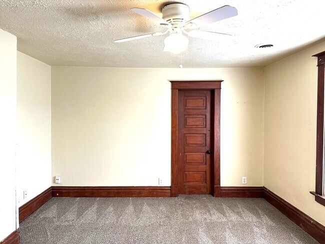 Foto del edificio - 321 N Main St Apt 3