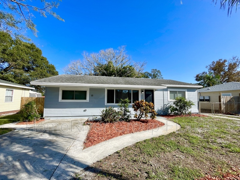 Foto principal - 1477 S Prescott Ave