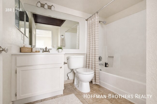 Foto del edificio - 8926 Burnet Ave