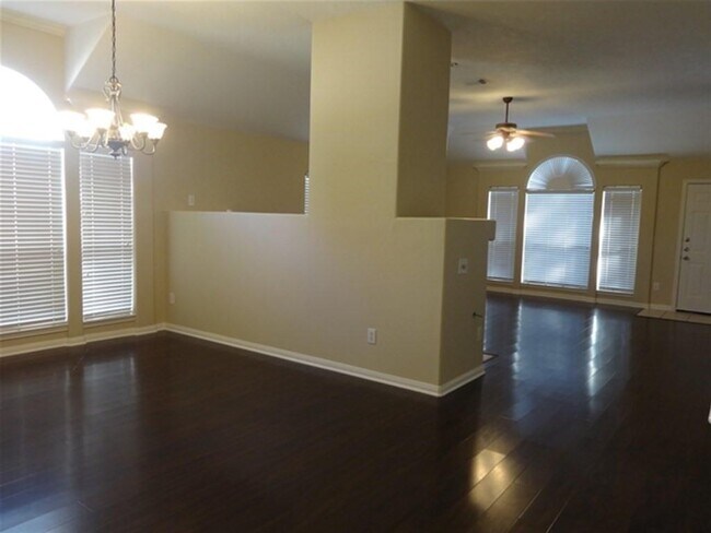 Building Photo - 3807 Kimberly Dr